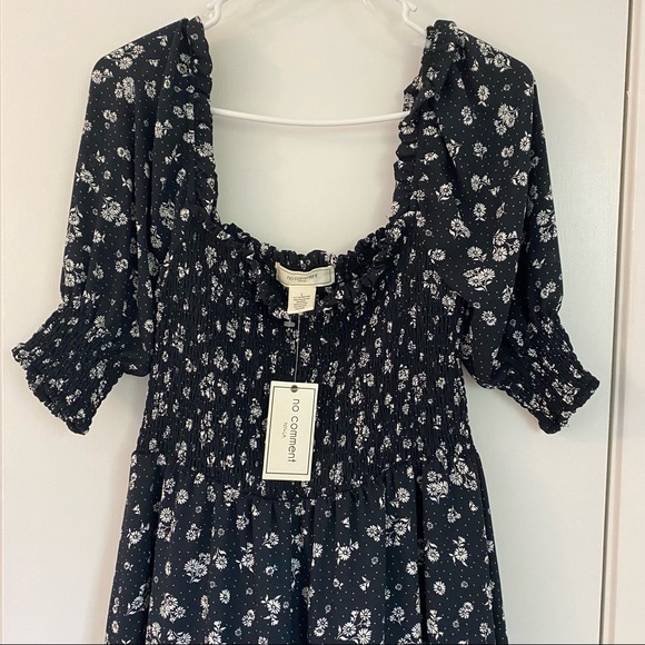 Dresses & Skirts - Black and white flowers mini dress